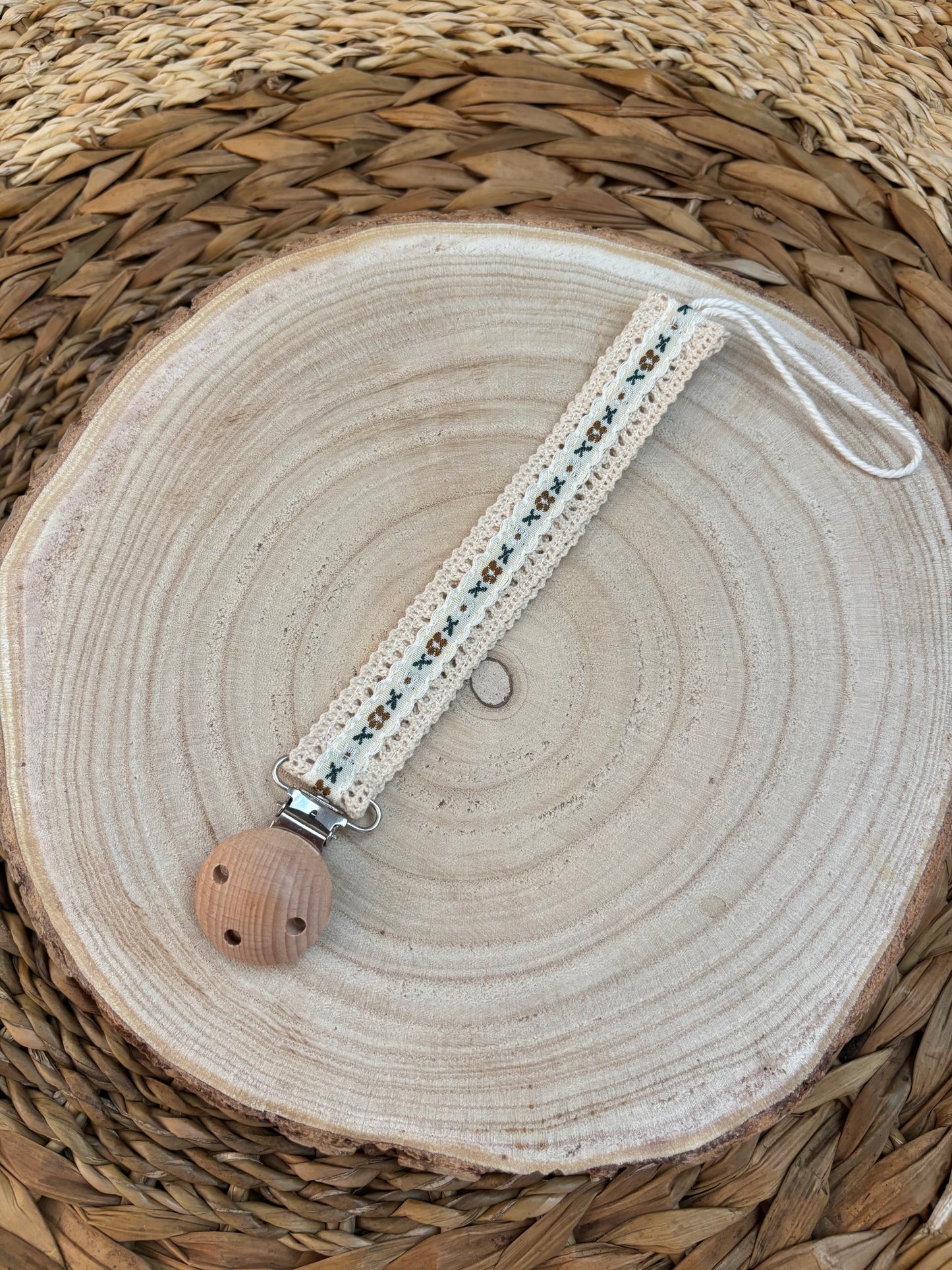 Attache-tétine en bois & ruban jacquard