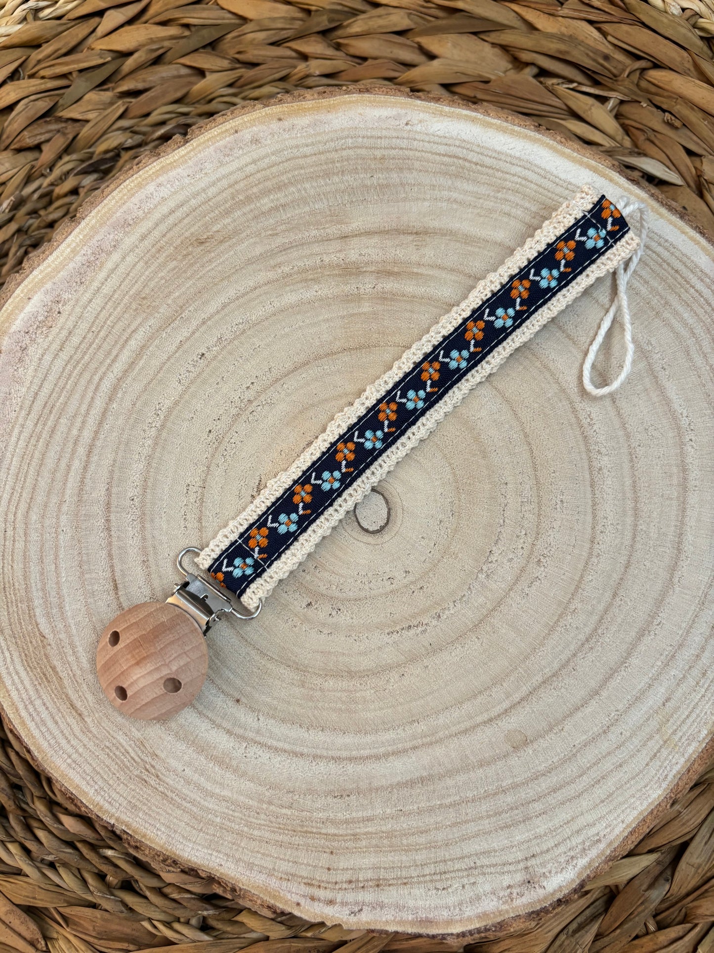 Attache-tétine en bois & ruban jacquard
