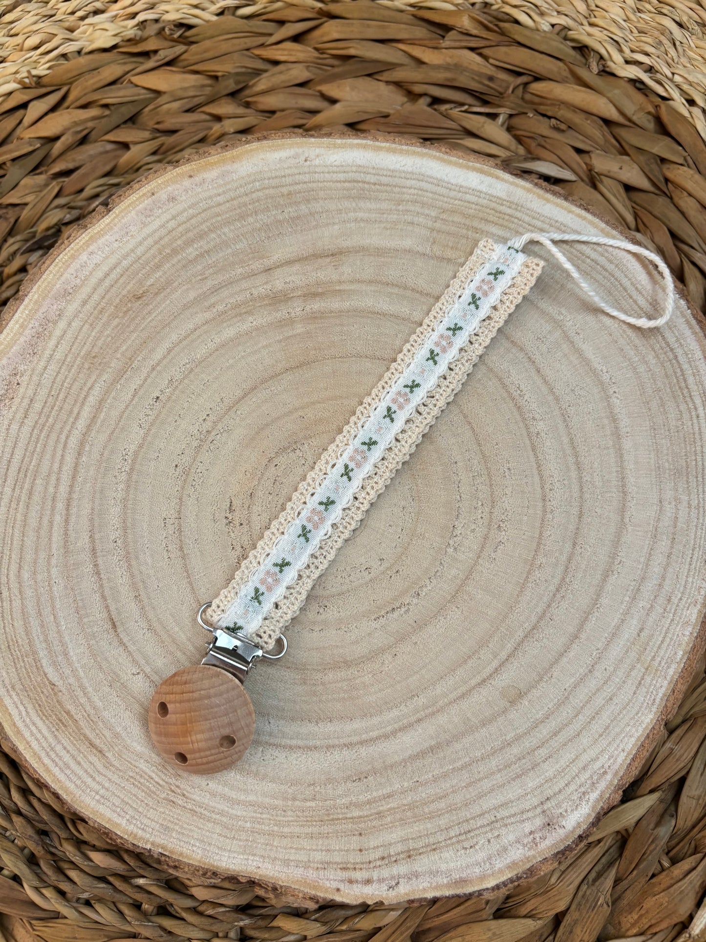 Attache-tétine en bois & ruban jacquard